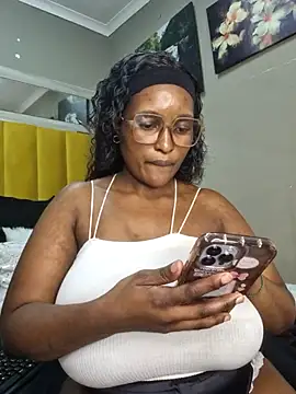 Snapshot of Bustygoddess32 chatting on 03/20/25, 03:04 Bustygoddess32 online show from 03/20/25, 03:04