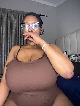 Snapshot of Bustygoddess32 chatting on 10/16/25, 08:28 Bustygoddess32 online show from 10/16/25, 08:28