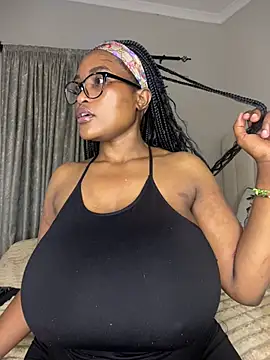 Snapshot of Bustygoddess32 chatting on 02/13/26, 01:27 Bustygoddess32 online show from 02/13/26, 01:27