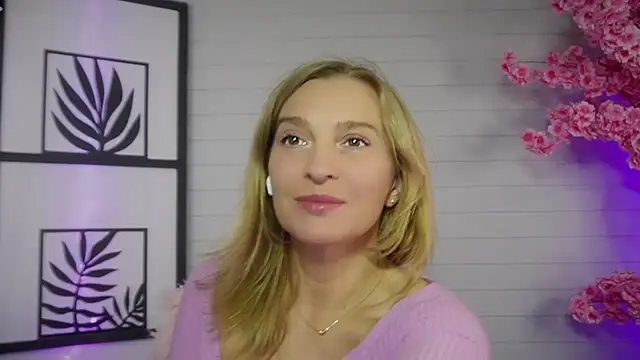 Snapshot of ms_natty chatting on 10/12/25, 07:15 ms natty online show from 10/12/25, 07:15