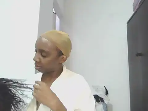 Sexxybella27 online show from 11/05/25, 08:12