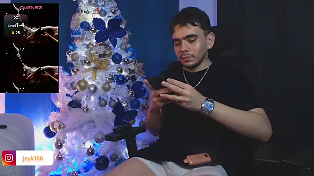 Snapshot of Jey_keler1 chatting on 12/21/25, 02:35 Jey keler1 online show from 12/21/25, 02:35