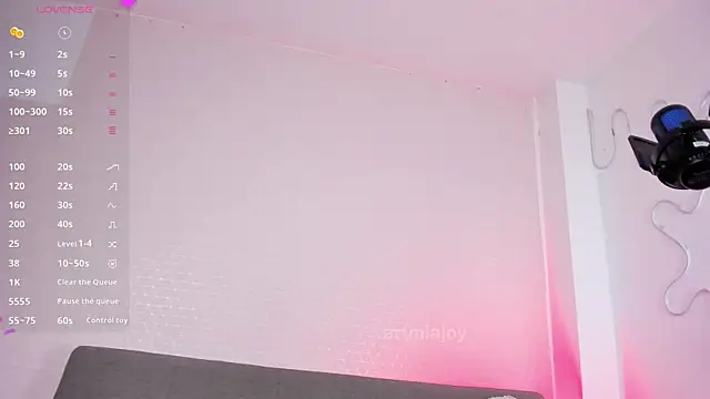 Snapshot of artmiaa chatting on 11/05/25, 12:52 artmiaa online show from 11/05/25, 12:52