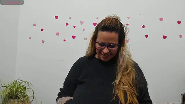 Snapshot of hazel_34 chatting on 10/02/25, 09:12 hazel 34 online show from 10/02/25, 09:12