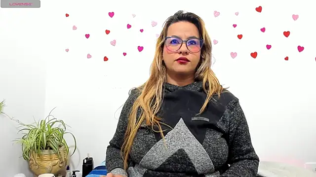 Snapshot of hazel_34 chatting on 10/07/25, 08:48 hazel 34 online show from 10/07/25, 08:48