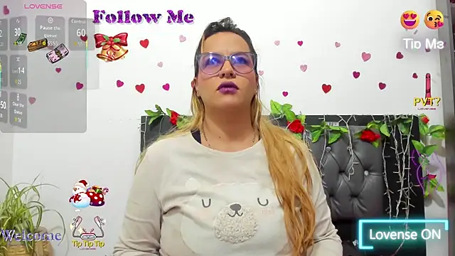 Snapshot of hazel_34 chatting on 11/22/25, 08:24 hazel 34 online show from 11/22/25, 08:24