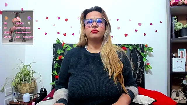 Snapshot of hazel_34 chatting on 10/29/25, 08:24 hazel 34 online show from 10/29/25, 08:24