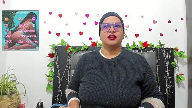 Snapshot of hazel_34 chatting on 10/12/25, 10:27 hazel 34 online show from 10/12/25, 10:27