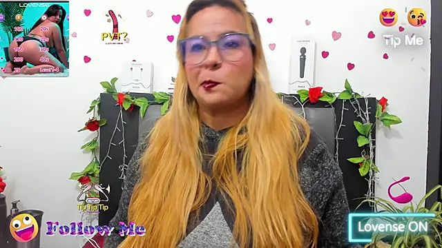 Snapshot of hazel_34 chatting on 09/21/25, 11:26 hazel 34 online show from 09/21/25, 11:26