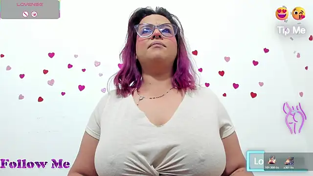 Snapshot of hazel_34 chatting on 12/14/25, 08:42 hazel 34 online show from 12/14/25, 08:42