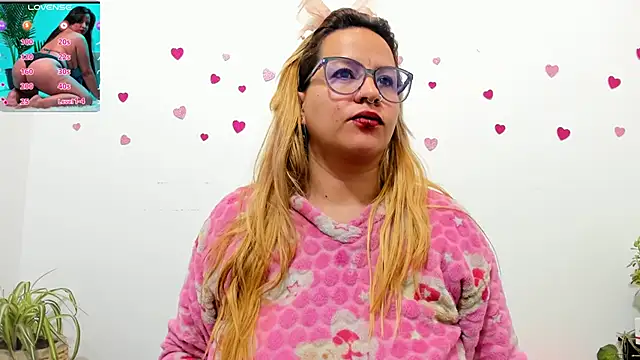 Snapshot of hazel_34 chatting on 09/23/25, 08:43 hazel 34 online show from 09/23/25, 08:43