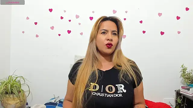 Snapshot of hazel_34 chatting on 10/03/25, 09:55 hazel 34 online show from 10/03/25, 09:55