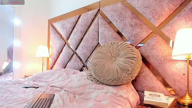 Jennalove  online show from 12/15/25, 10:48