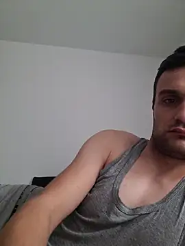 Snapshot of suarez1235 chatting on 11/26/25, 10:48 suarez1235 online show from 11/26/25, 10:48