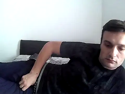 Snapshot of suarez1235 chatting on 11/30/25, 11:11 suarez1235 online show from 11/30/25, 11:11