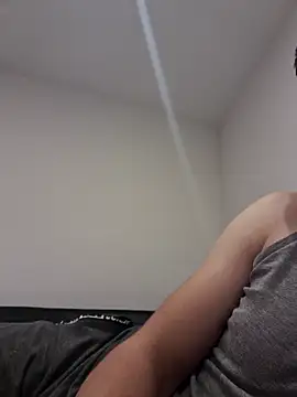 Snapshot of suarez1235 chatting on 11/14/25, 10:57 suarez1235 online show from 11/14/25, 10:57