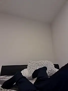 Snapshot of suarez1235 chatting on 12/02/25, 09:27 suarez1235 online show from 12/02/25, 09:27