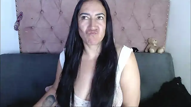 Snapshot of missbella1 chatting on 07/17/26, 08:17 missbella1 online show from 07/17/26, 08:17