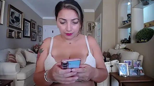 claudia online show from 06/25/26, 09:47