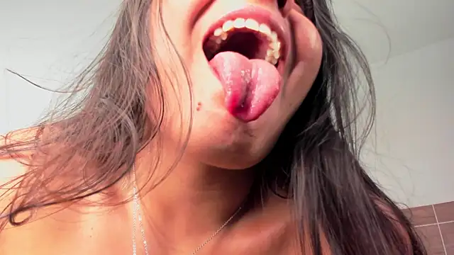 Snapshot of miaa_daniels chatting on 03/05/25, 01:10 miaa daniels online show from 03/05/25, 01:10