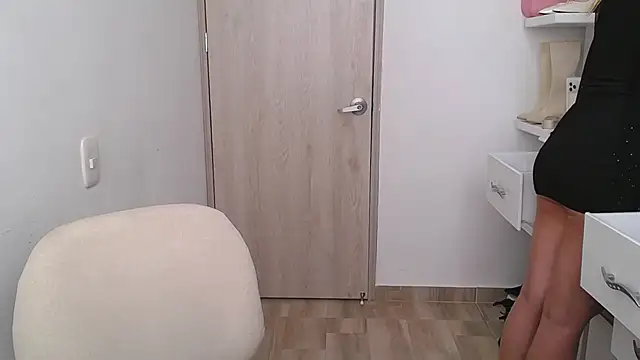 Barbie girl 69 online show from 07/08/26, 12:50