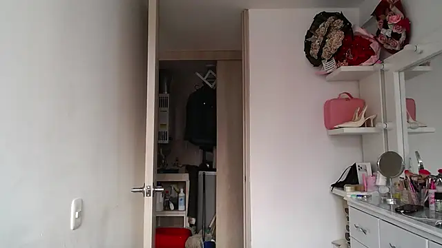 Barbie girl 69 online show from 06/26/26, 12:11