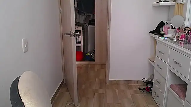 Barbie girl 69 online show from 04/09/26, 05:30