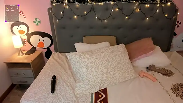 Snapshot of julieth_love_ chatting on 12/17/25, 01:38 julieth love online show from 12/17/25, 01:38