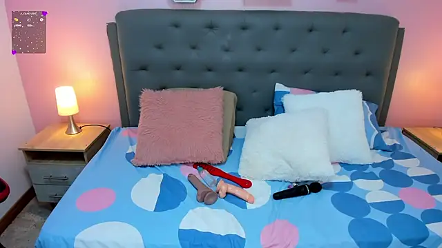 Snapshot of julieth_love_ chatting on 12/03/25, 02:16 julieth love online show from 12/03/25, 02:16