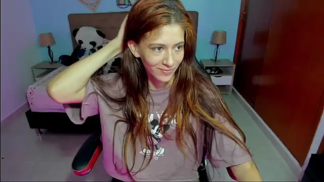 Snapshot of julieth_love_ chatting on 11/23/25, 03:33 julieth love online show from 11/23/25, 03:33