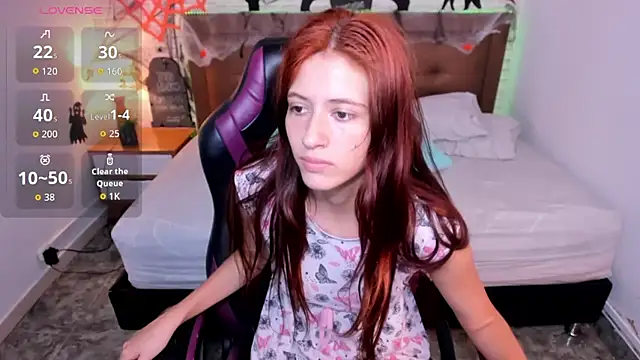 Snapshot of julieth_love_ chatting on 10/17/25, 01:46 julieth love online show from 10/17/25, 01:46