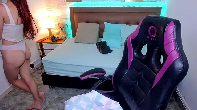 Snapshot of julieth_love_ chatting on 10/06/25, 01:01 julieth love online show from 10/06/25, 01:01