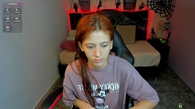 Snapshot of julieth_love_ chatting on 10/28/25, 01:10 julieth love online show from 10/28/25, 01:10