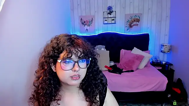 Snapshot of julieth_love_ chatting on 11/08/25, 03:37 julieth love online show from 11/08/25, 03:37