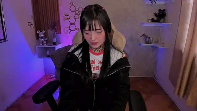 mia catt05 online show from 11/14/25, 04:43