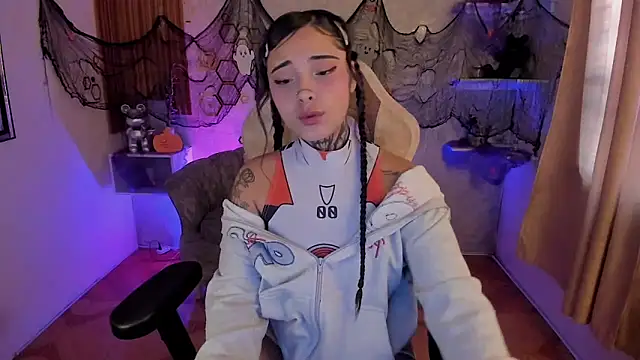 mia catt05 online show from 10/25/25, 04:40