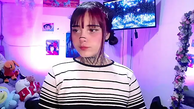Snapshot of mia_catt05 chatting on 07/18/26, 04:21 mia catt05 online show from 07/18/26, 04:21