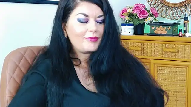 Snapshot of EllenGrace chatting on 03/18/25, 09:53 EllenGrace online show from 03/18/25, 09:53