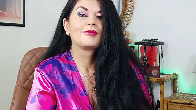 Snapshot of EllenGrace chatting on 02/13/25, 02:01 EllenGrace online show from 02/13/25, 02:01