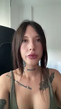 BellaGiaxx online show from 11/01/25, 01:05