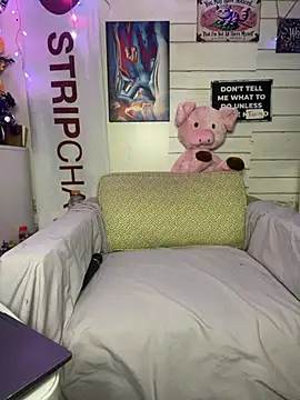 TrenaAnne online show from 04/13/26, 09:08