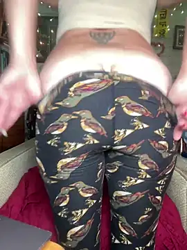 TrenaAnne online show from 10/21/25, 02:27