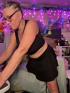 TrenaAnne online show from 03/31/26, 09:17