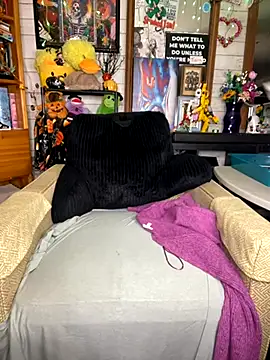 TrenaAnne online show from 10/08/25, 05:31