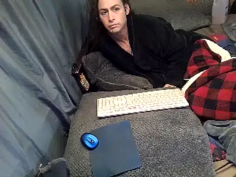 Snapshot of cdressupdiva chatting on 12/13/24, 08:58 cdressupdiva online show from 12/13/24, 08:58