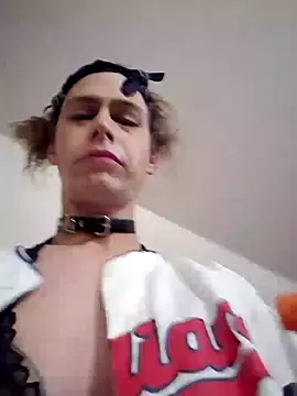 Snapshot of cdressupdiva chatting on 12/25/24, 08:29 cdressupdiva online show from 12/25/24, 08:29