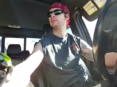 Snapshot of cdressupdiva chatting on 02/20/25, 02:46 cdressupdiva online show from 02/20/25, 02:46