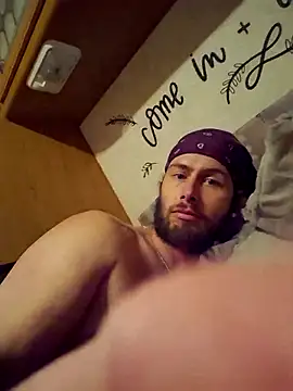 Snapshot of cdressupdiva chatting on 11/04/25, 03:10 cdressupdiva online show from 11/04/25, 03:10