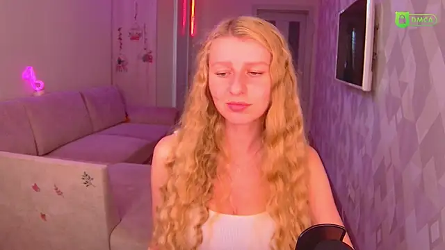 AmaliaQueen online show from 10/26/25, 01:22