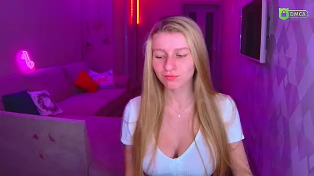 AmaliaQueen online show from 12/15/25, 02:01